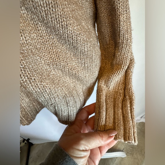 Old Navy size LARGE tan cardigan button down V neck sweater, cable knit detail - Picture 3 of 10